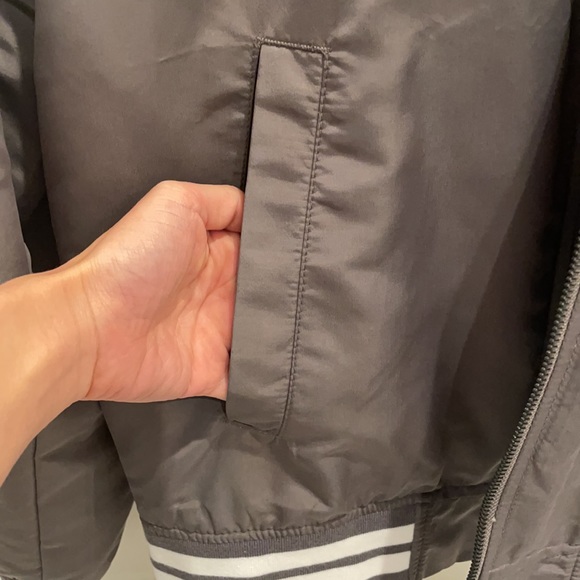 Amazon Essentials Men's Lightweight Bomber Jacket - Picture 6 of 7